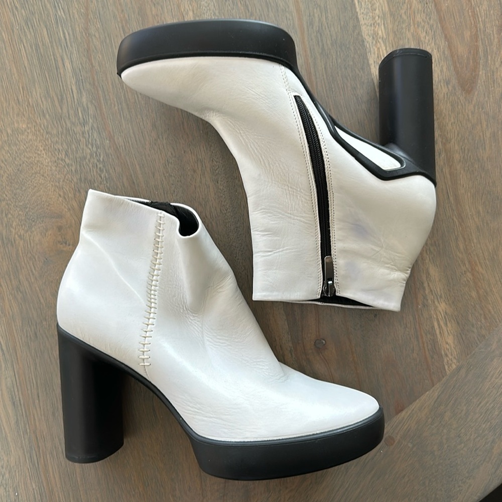 ECCO Gorgeous Ankle high boots. Size 41. Heel 4 inches
